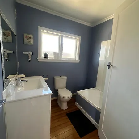 Sunny House With 5 Bedrooms Christchurch Exterior photo
