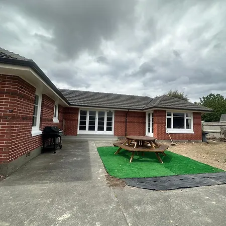 Sunny House With 5 Bedrooms Christchurch Exterior photo