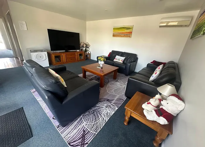 Sunny House With 5 Bedrooms