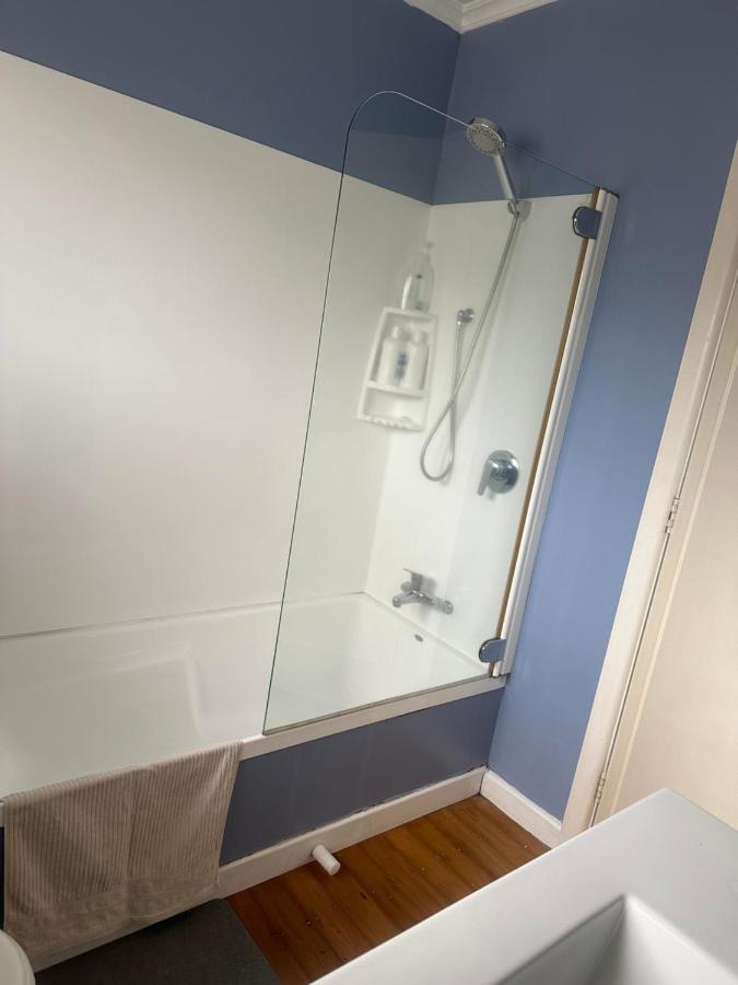 Sunny House With 5 Bedrooms * Christchurch