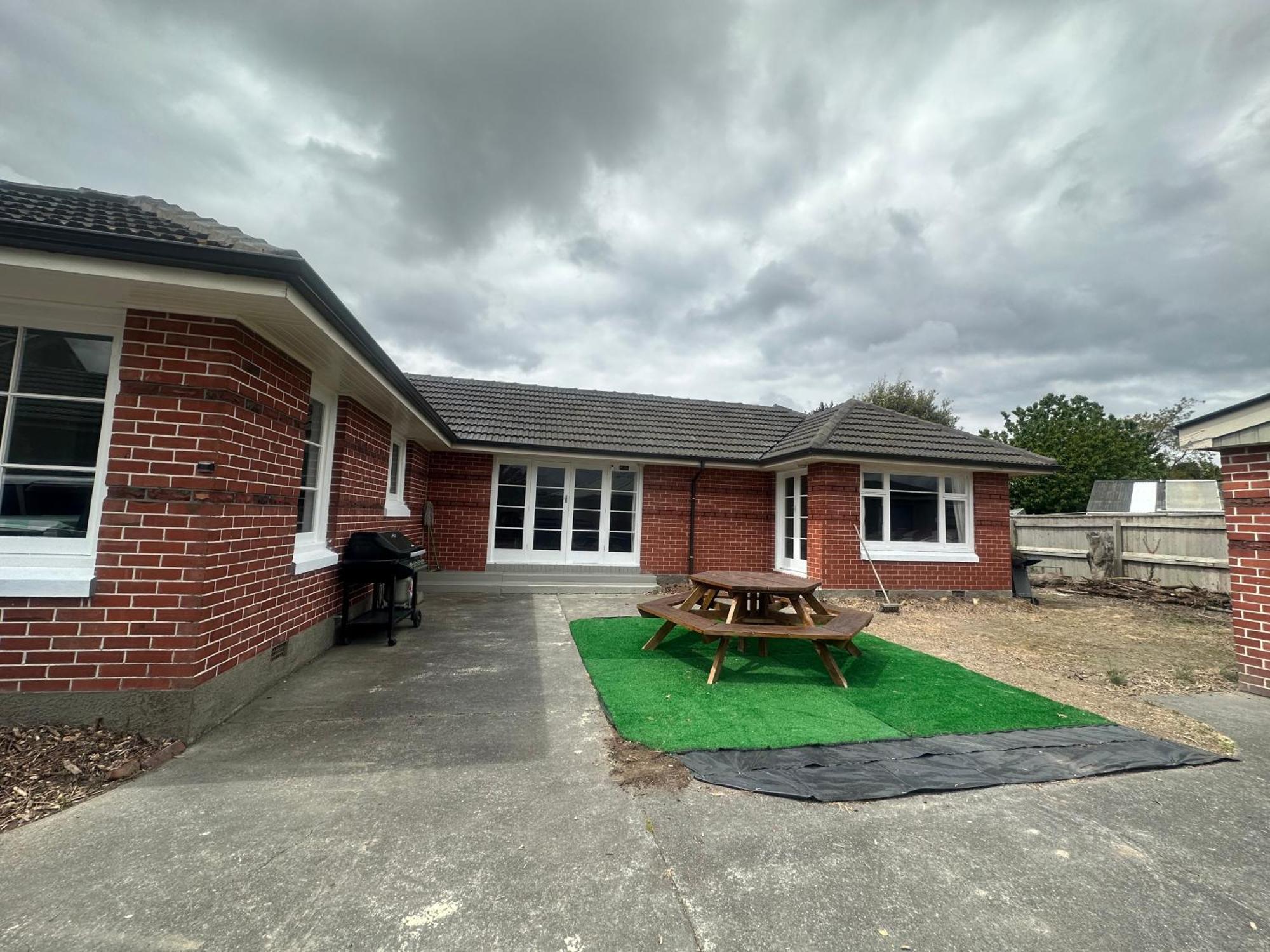 Sunny House With 5 Bedrooms * Christchurch