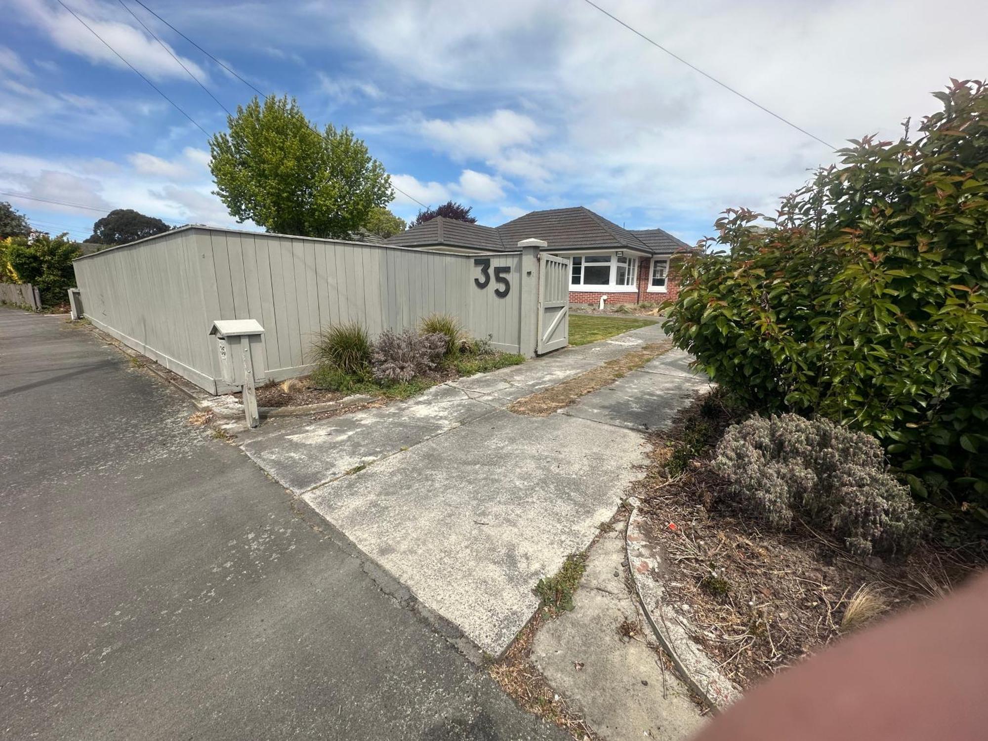Sunny House With 5 Bedrooms Christchurch