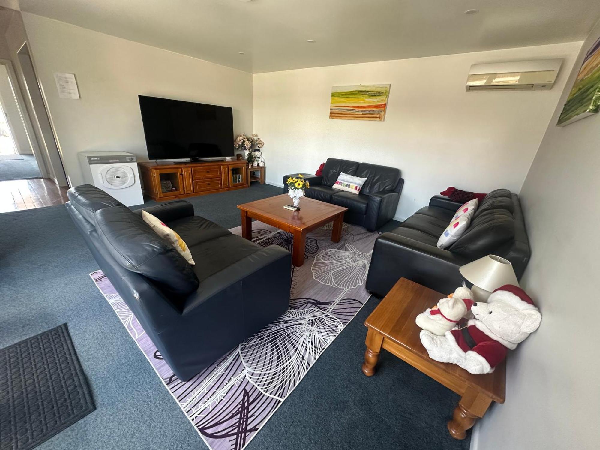 Sunny House With 5 Bedrooms Holiday home